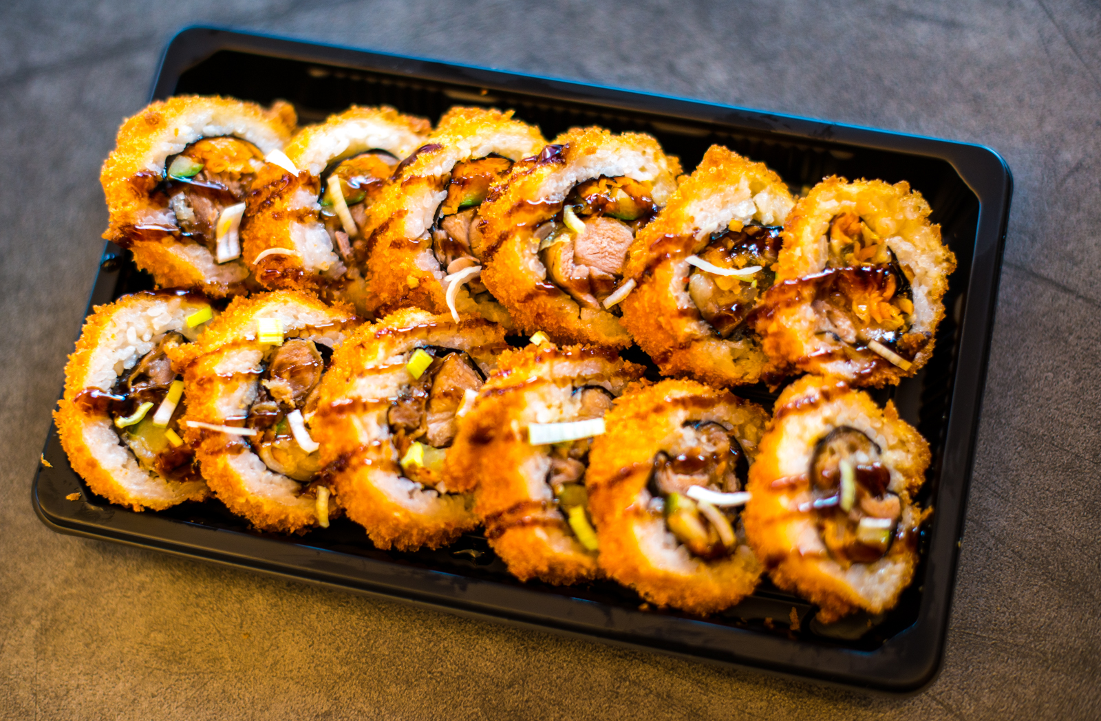 44. Roll's Crispy Duck 12 biter helfritert maki