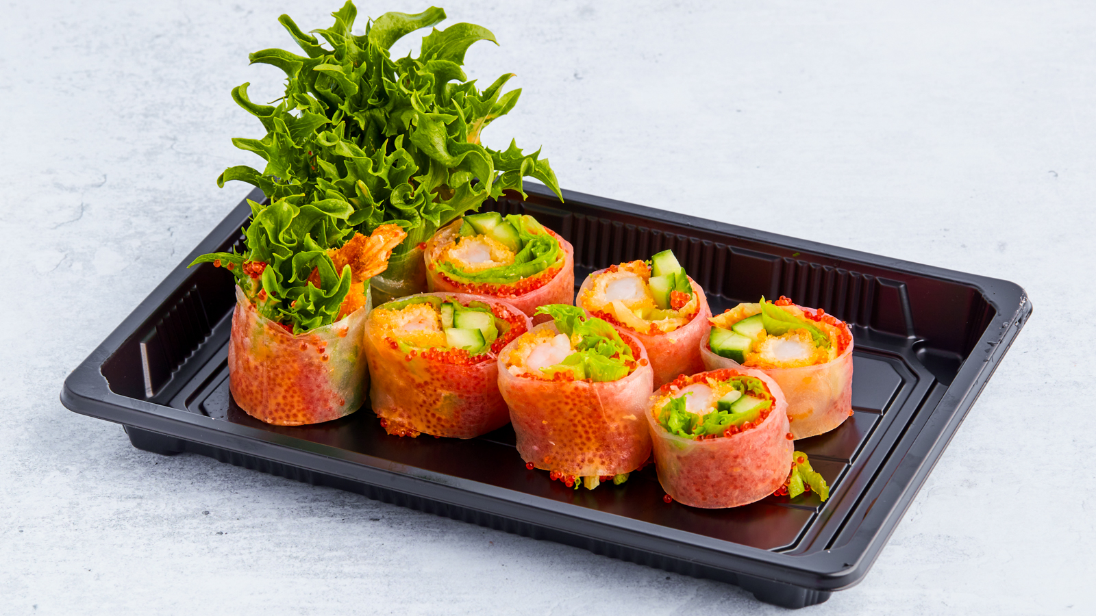 30. Saigon Roll 8 biter tempura scampi med rispapir -salat og tobiko